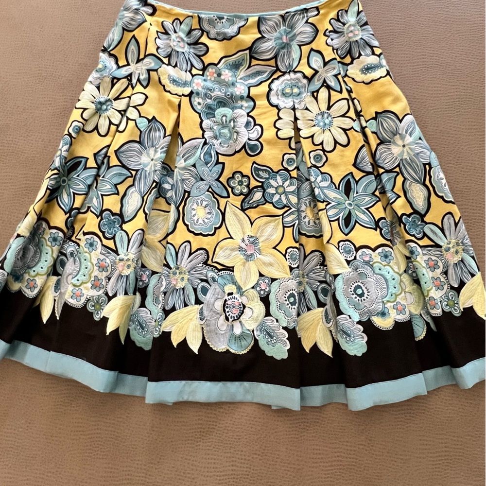 Carlisle embroiled skirt, size 6 - Picture 3 of 7